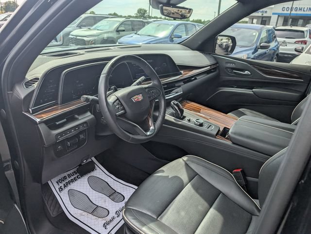 Used 2023 Cadillac Escalade Premium Luxury w/ Performance Package AWD/4WD image 12