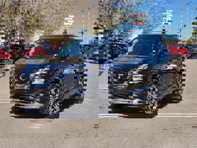 Certified 2023 Nissan Rogue SV image 2