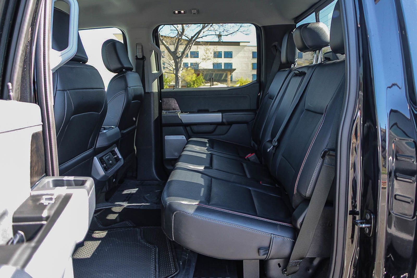 Used 2024 Ford F250 Lariat w/ Chrome Package image 17