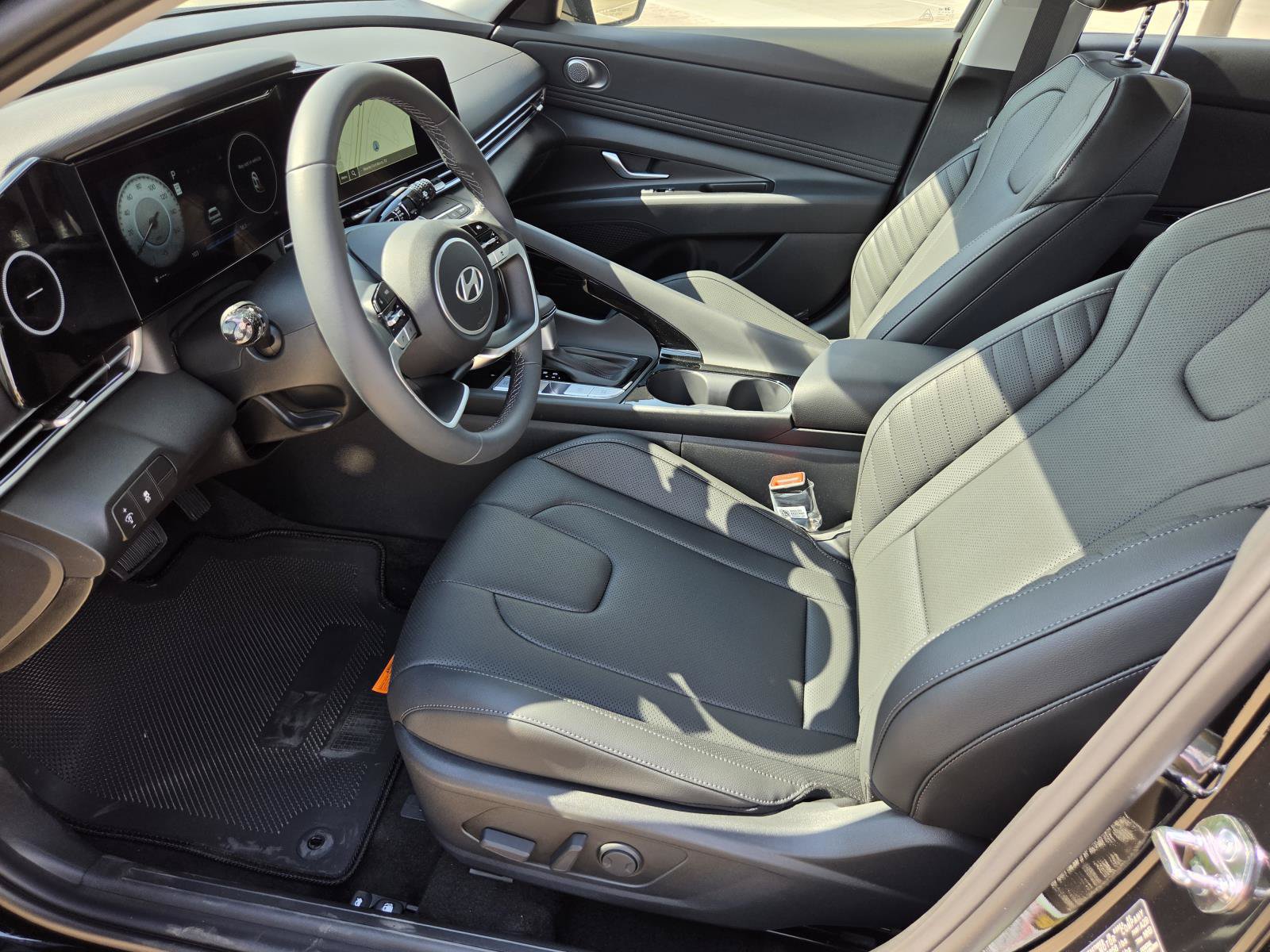 New 2026 Hyundai Elantra Limited FWD image 16