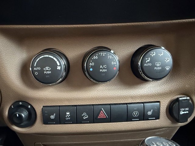 Used 2018 Jeep Wrangler Unlimited Rubicon w/ Connectivity Group image 26