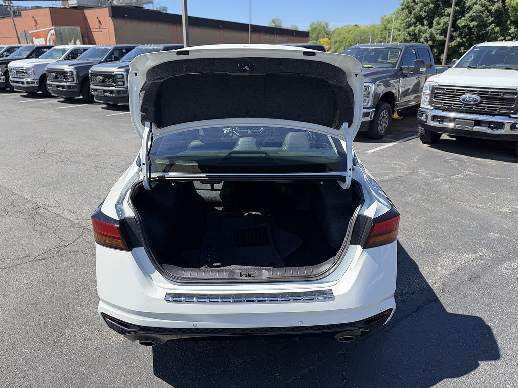 Used 2023 Nissan Altima 2.5 SR w/ SR Premium Package AWD/4WD image 6