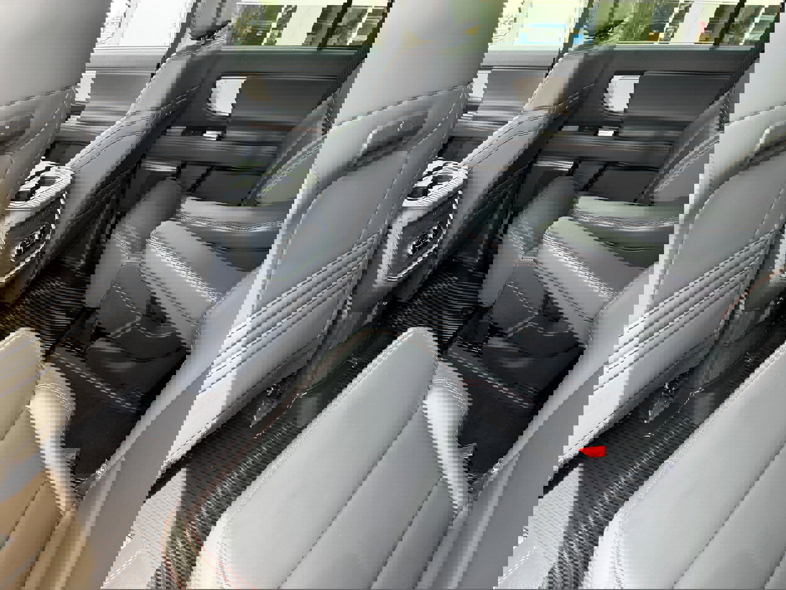 Certified 2025 Ford Expedition Active AWD/4WD image 18