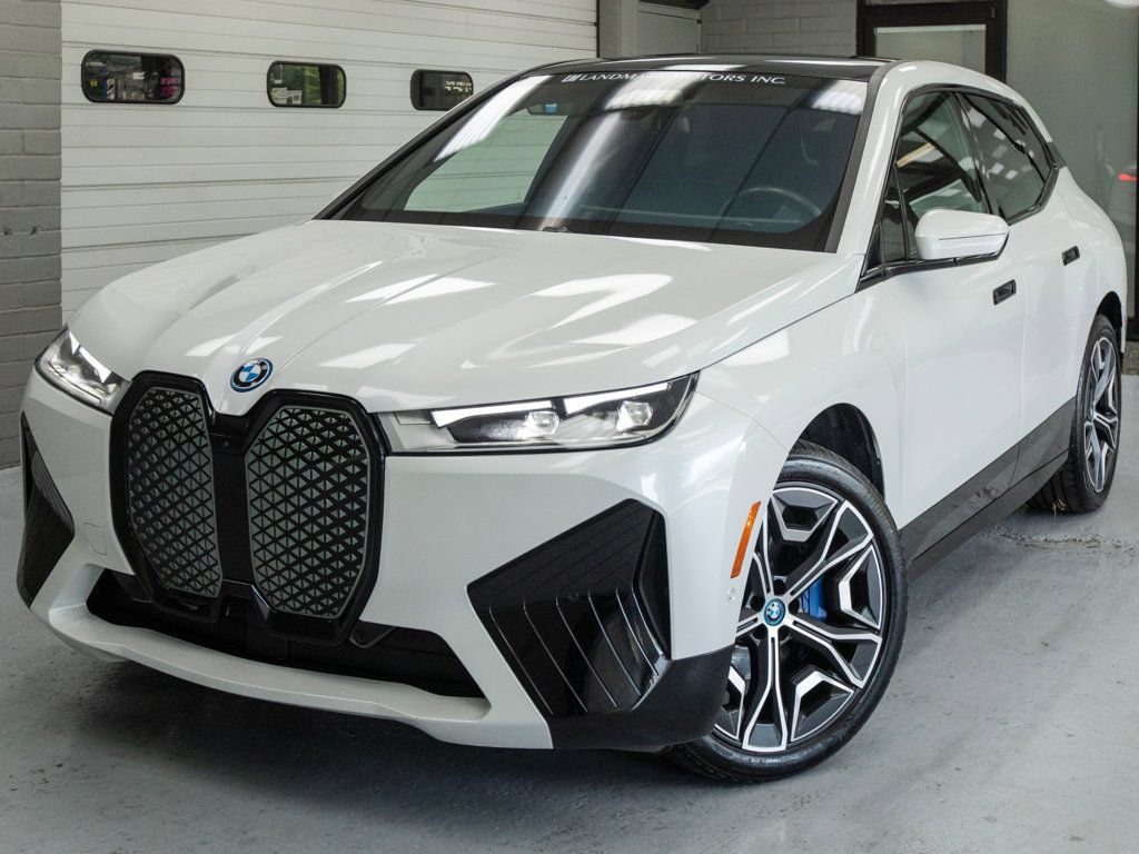 Used 2025 BMW iX xDrive50 AWD/4WD image 9