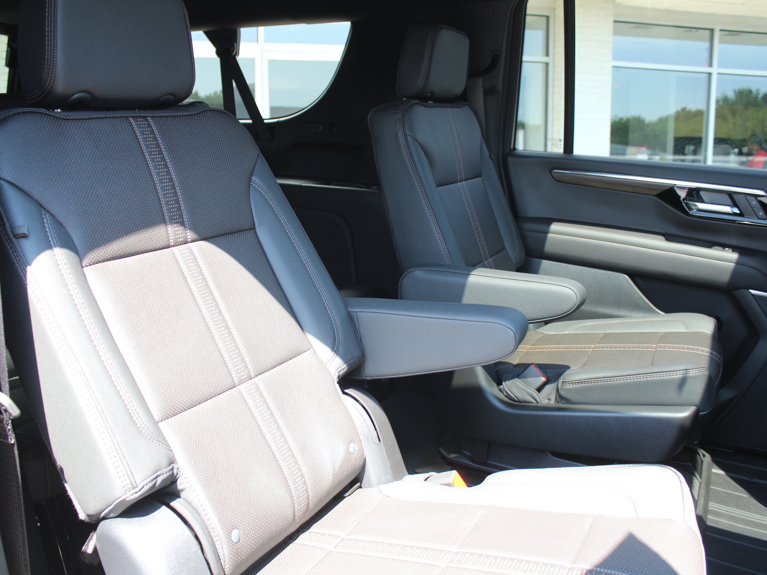 New 2026 Chevrolet Suburban High Country AWD/4WD image 18