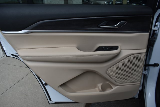 Used 2025 Jeep Grand Cherokee L Limited image 39