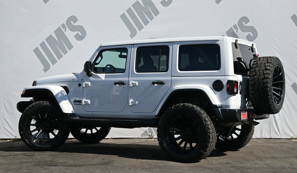 Used 2022 Jeep Wrangler Unlimited Sahara AWD/4WD image 7