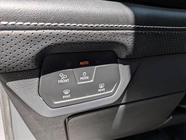 Certified 2024 Volkswagen Atlas Cross Sport SE AWD/4WD image 32