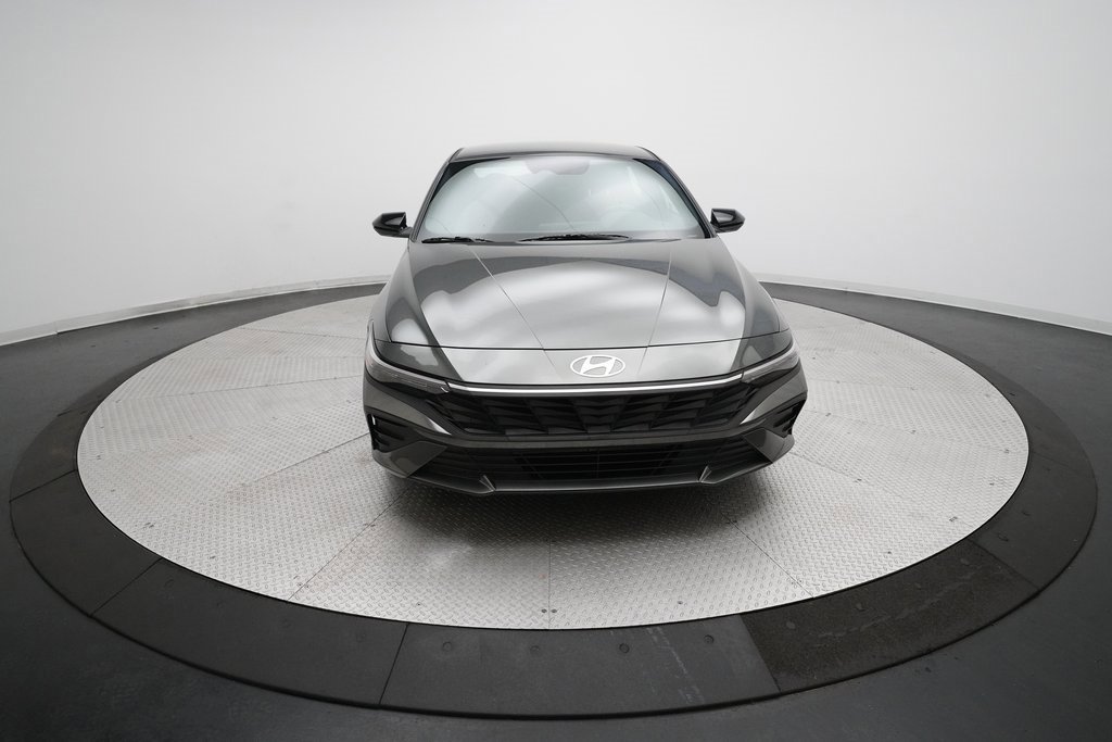 Used 2025 Hyundai Elantra Sport image 11