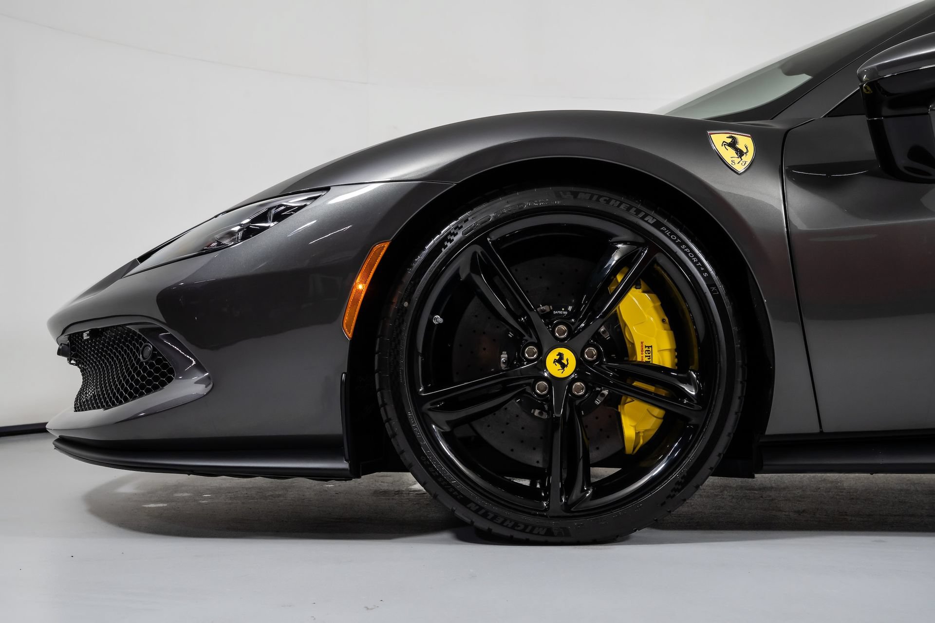 Used 2023 Ferrari 296 GTS RWD image 12