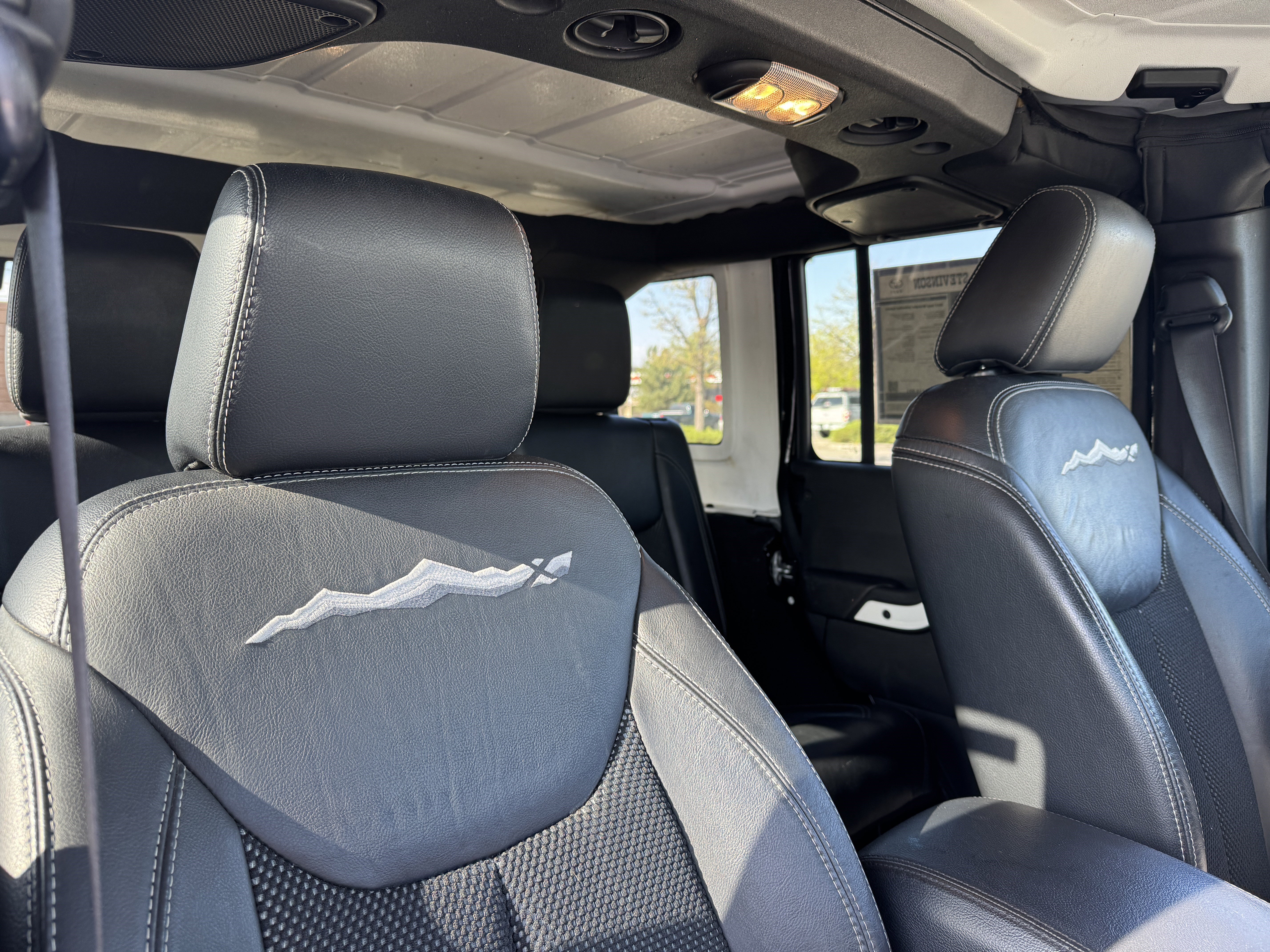 Used 2015 Jeep Wrangler Unlimited Sahara AWD/4WD image 19