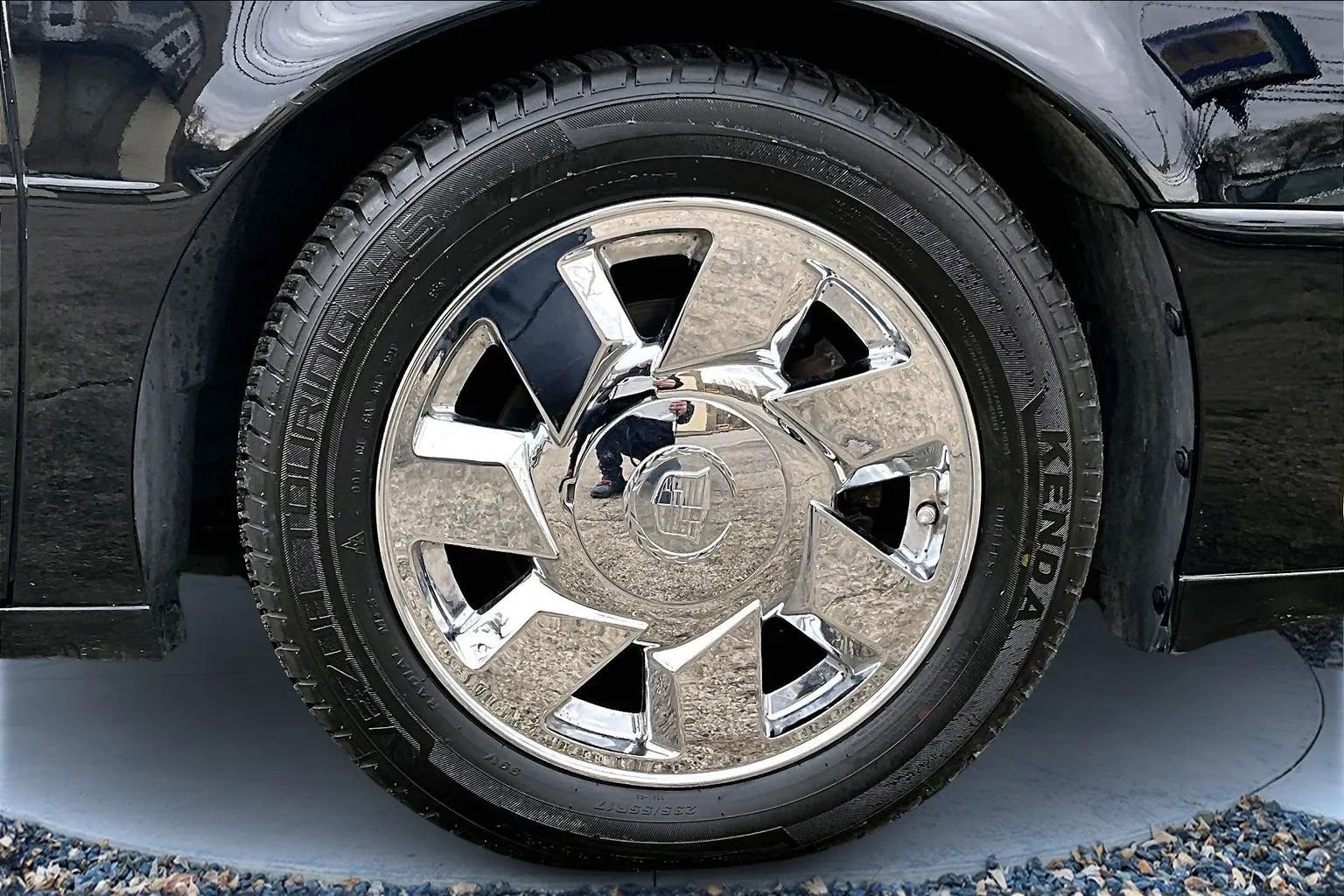 Used 2002 Cadillac De Ville DTS w/ Premium Equipment Pkg image 8