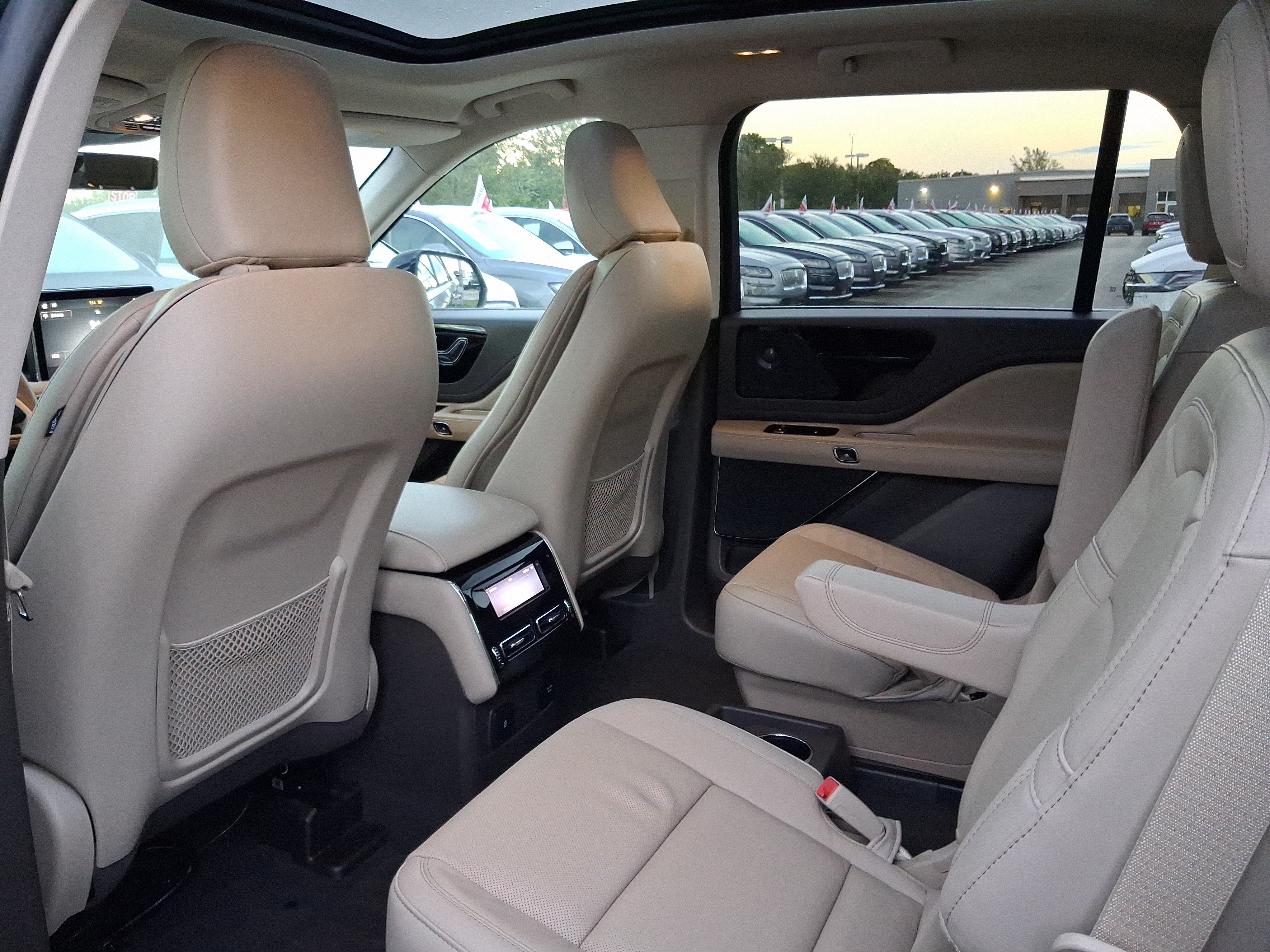 Certified 2024 Lincoln Aviator Reserve RWD image 5