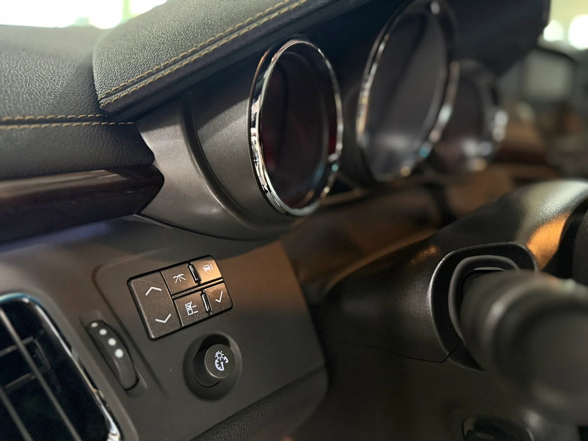 Used 2011 Cadillac CTS V w/ Wood Trim Package RWD image 17