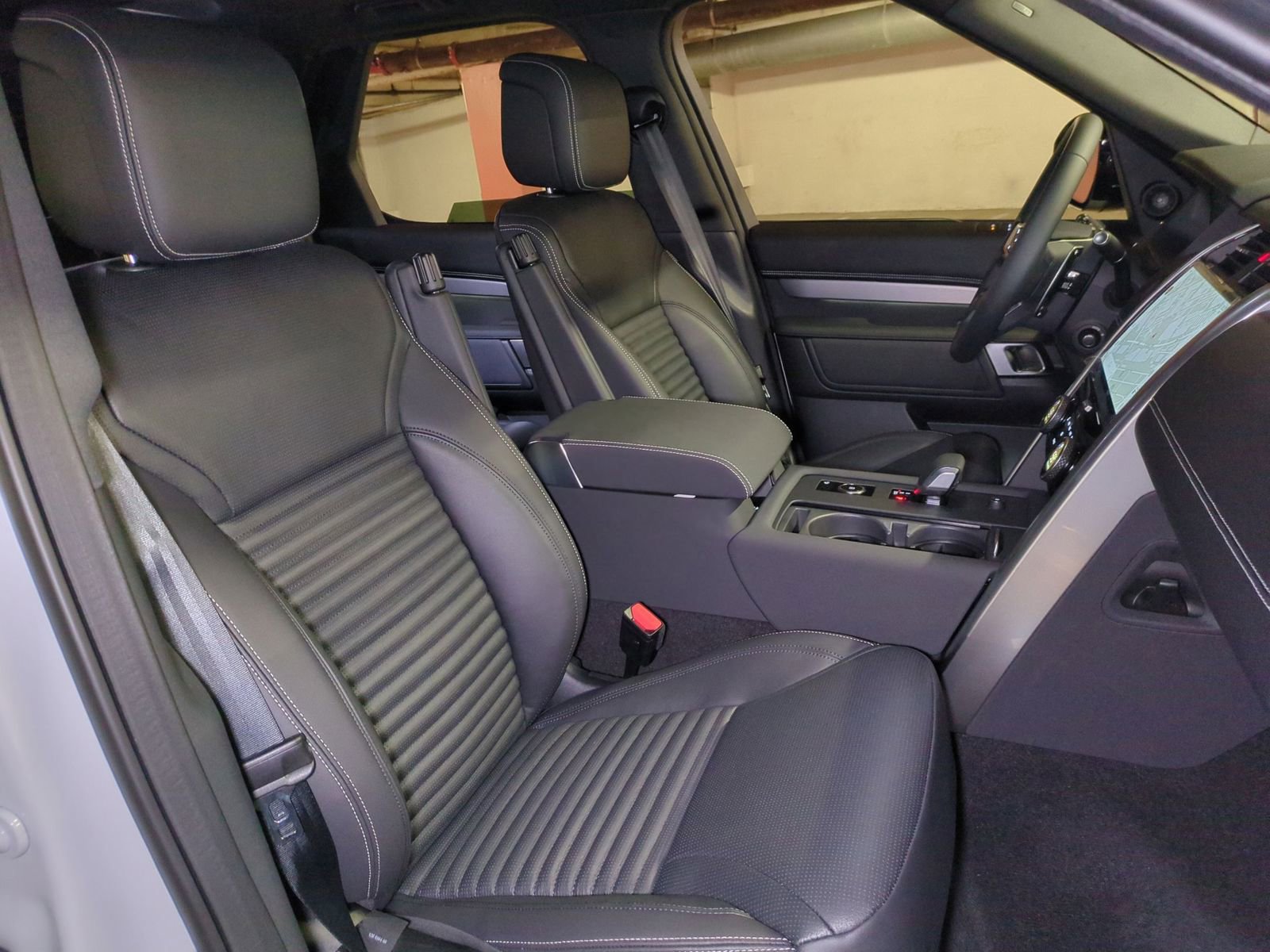 New 2026 Land Rover Discovery Limited Edition image 30