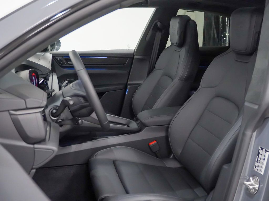 New 2025 Porsche Macan Turbo Electric image 5