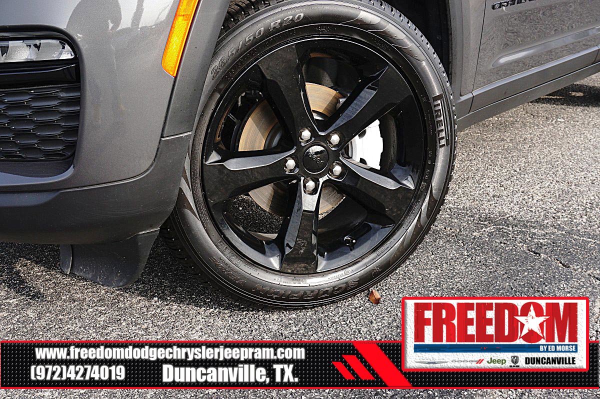 Certified 2025 Jeep Grand Cherokee Limited w/ Black Appearance Package RWD image 9