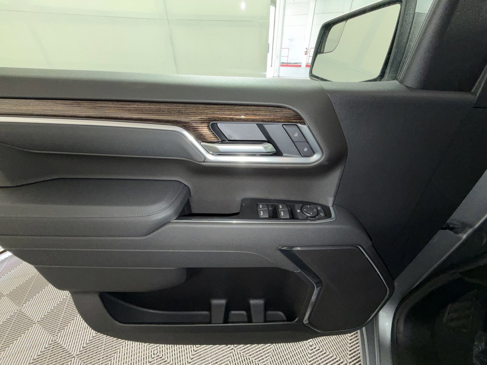 New 2026 GMC Sierra 1500 SLE w/ Preferred Package image 15