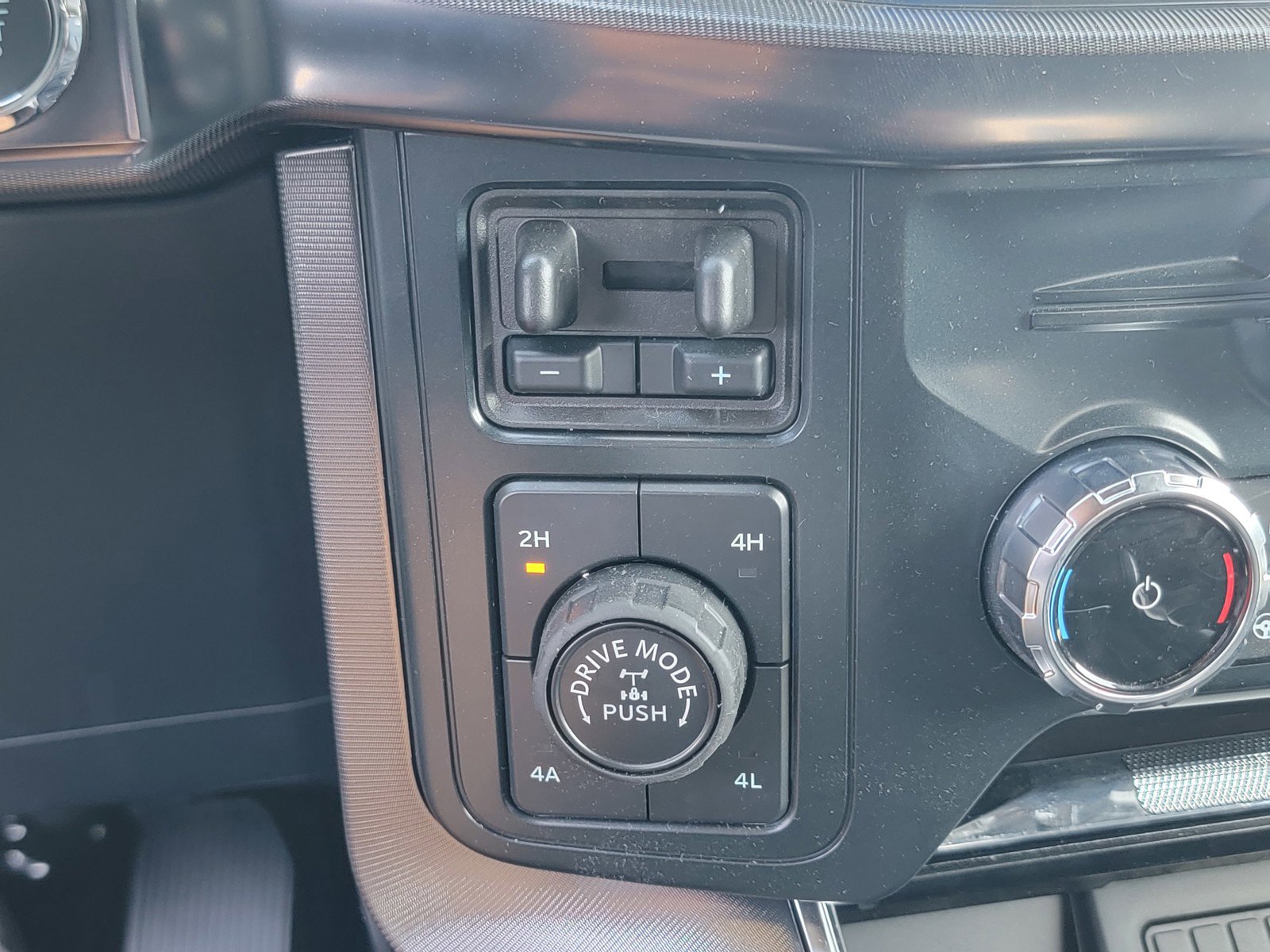 New 2025 Ford F150 Platinum w/ Equipment Group 702A High image 22