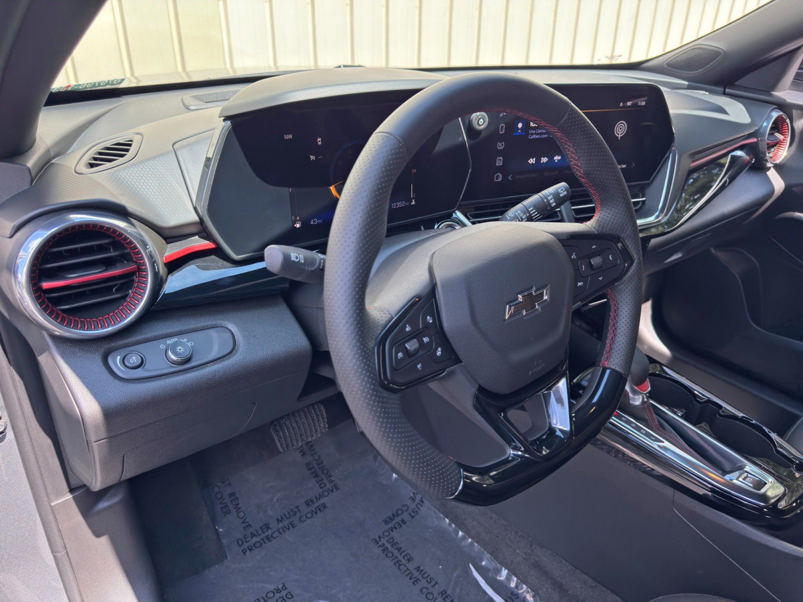 Used 2025 Chevrolet Trax RS FWD image 11