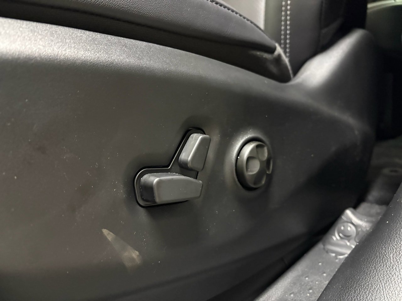 New 2026 Chrysler Voyager LX FWD image 12