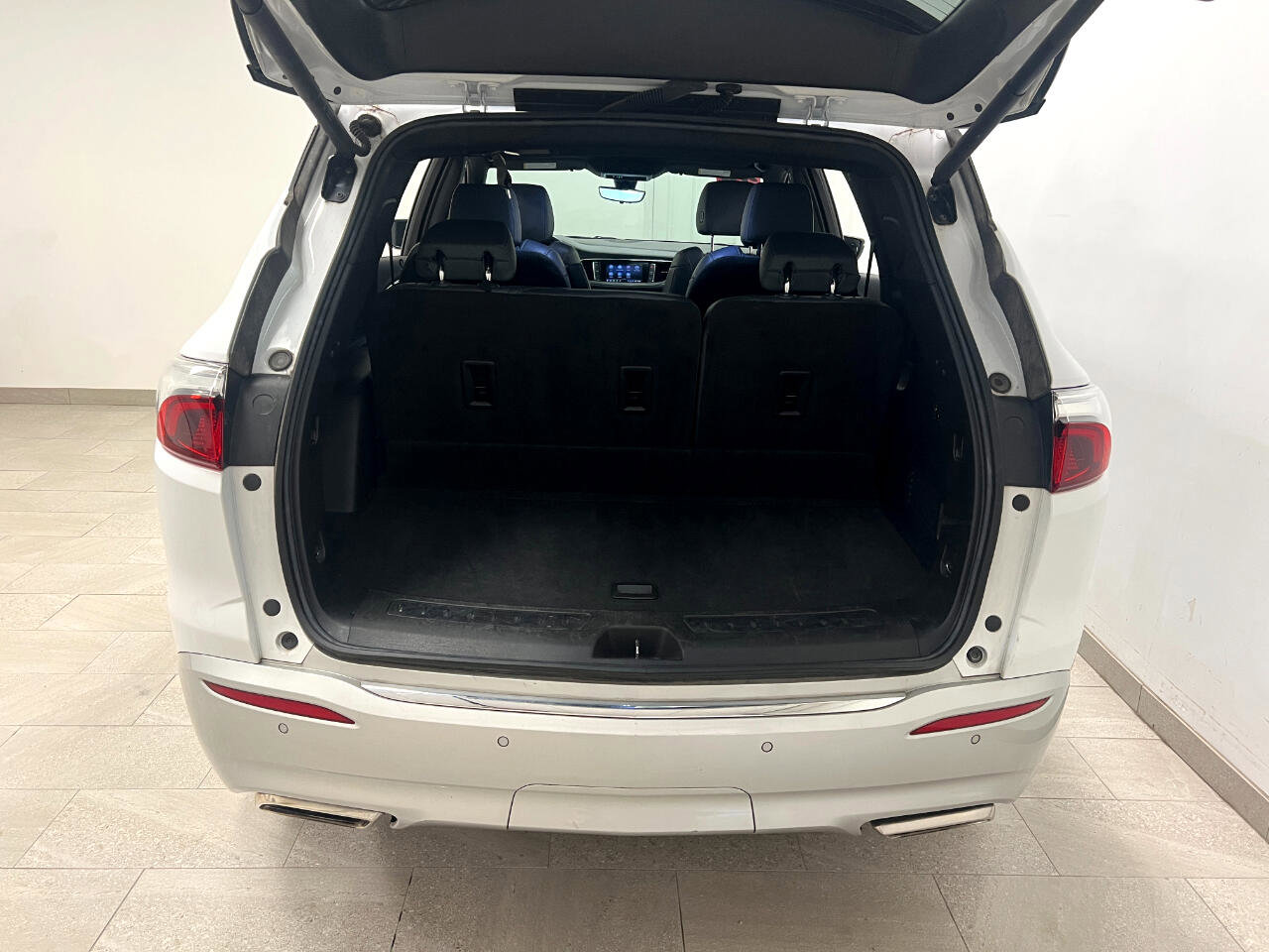 Used 2024 Buick Enclave Premium image 18