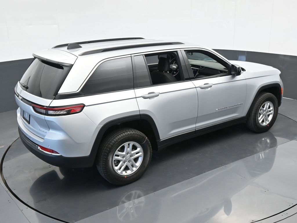 Used 2024 Jeep Grand Cherokee Laredo w/ Trailer Tow Package image 34