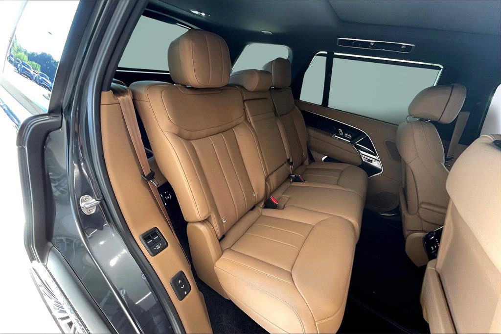 New 2025 Land Rover Range Rover Long Wheelbase SE image 9