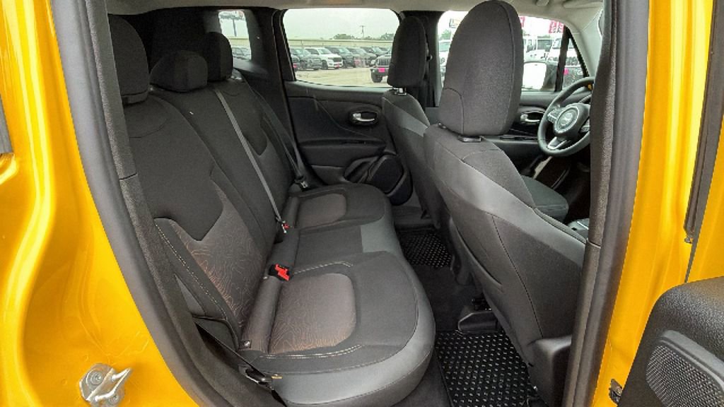 Used 2023 Jeep Renegade Latitude w/ Sun/Sound Group AWD/4WD image 29