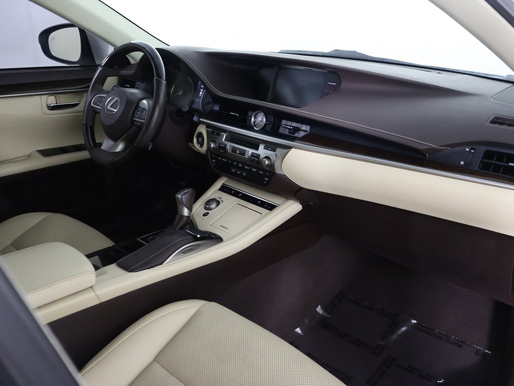 Used 2018 Lexus ES 350 w/ Ultra Luxury Package image 29