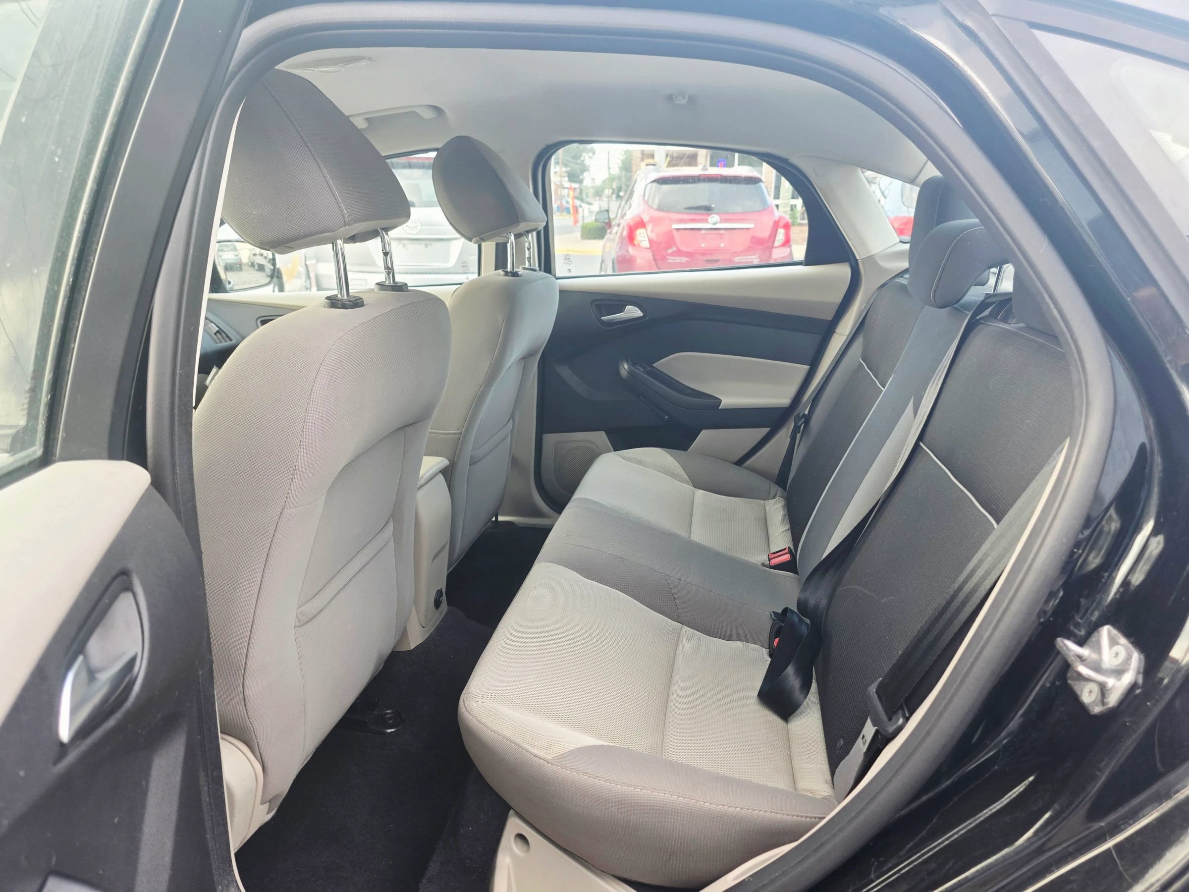 Used 2014 Ford Focus SE FWD image 11