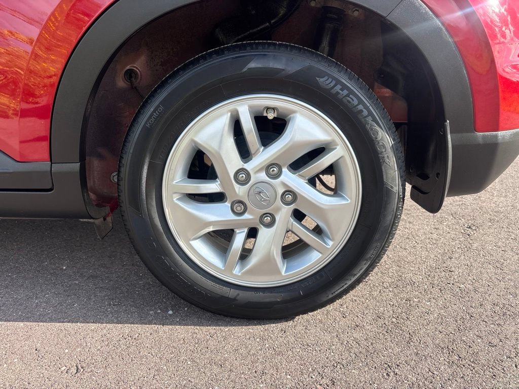 Used 2025 Hyundai Venue SE FWD image 33