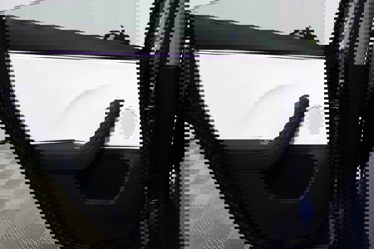 Used 2025 Tesla Model 3 Performance image 21