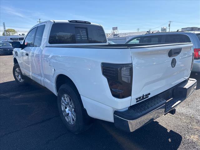 Certified 2017 Nissan Titan SV image 4