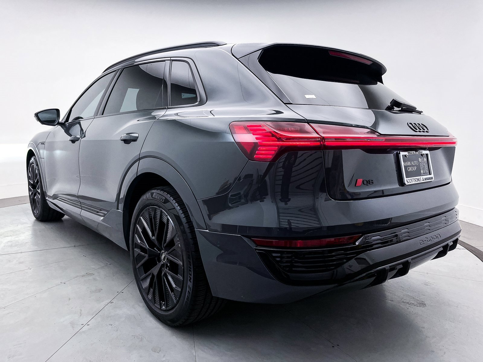 Used 2024 Audi Q8 e-tron Prestige image 17