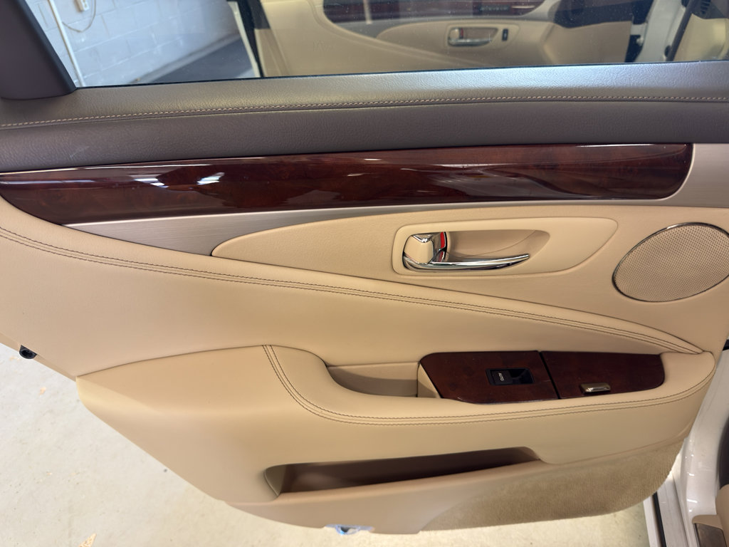 Used 2015 Lexus LS 460 w/ Comfort Package image 27