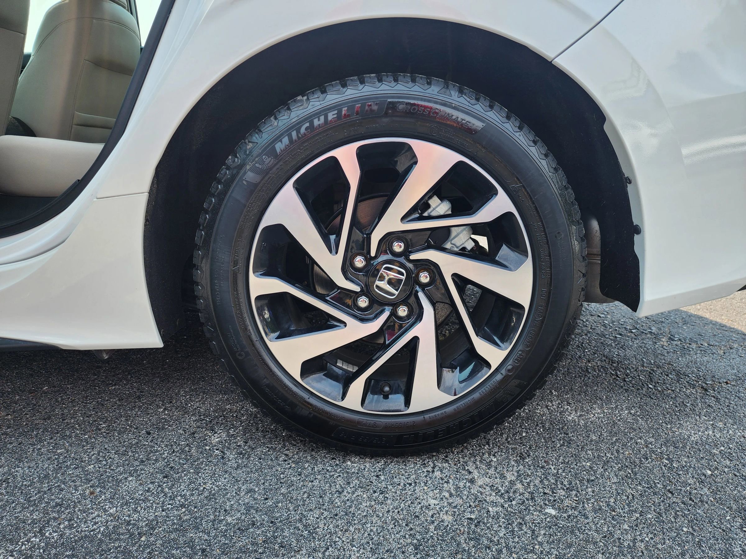 Used 2024 Honda Civic EX-L image 22