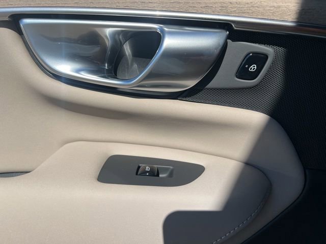 New 2026 Volvo XC90 B6 Plus w/ Protection Package Premier image 24
