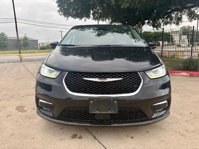 Used 2024 Chrysler Pacifica Touring-L FWD image 9