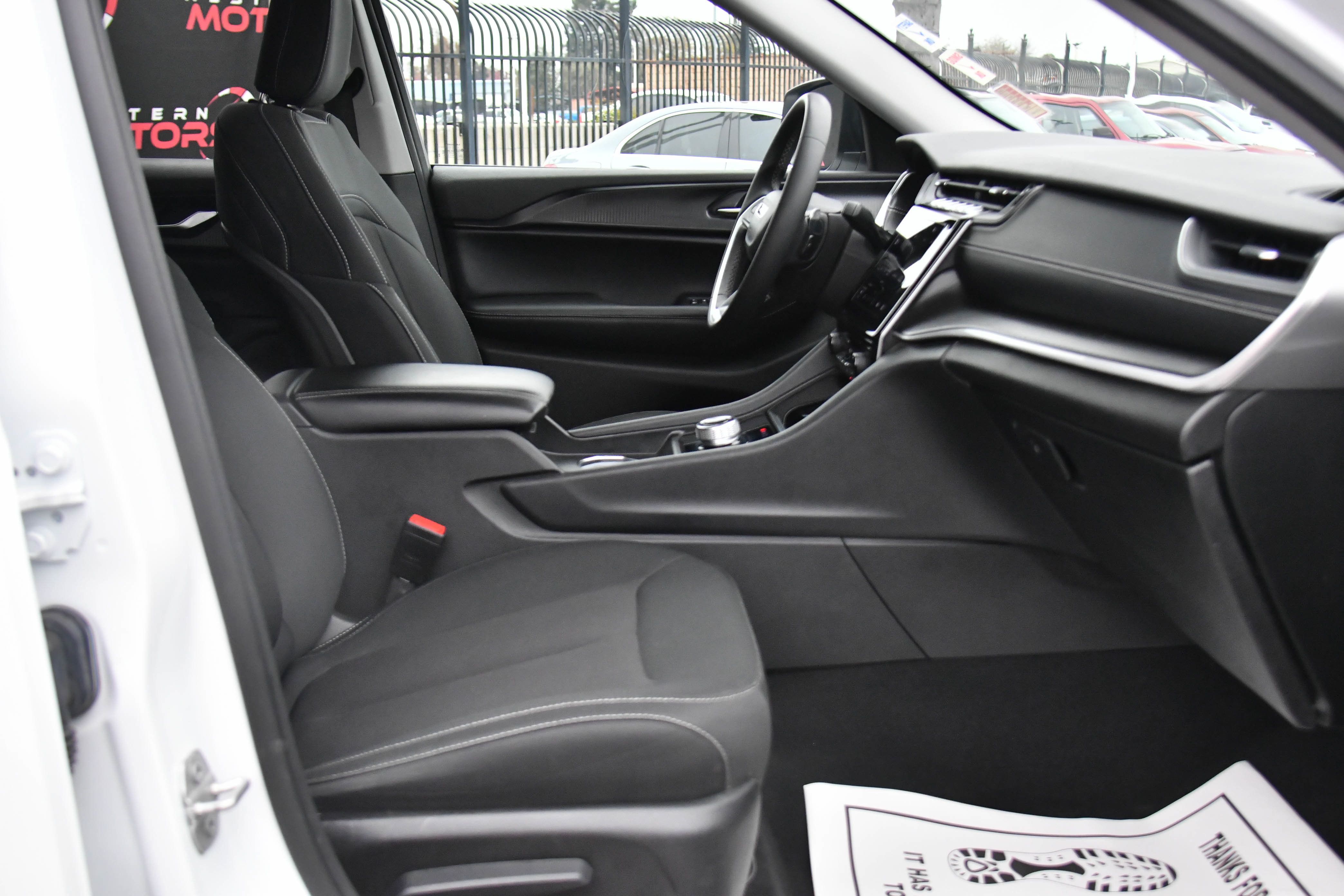 Used 2023 Jeep Grand Cherokee L Laredo image 46