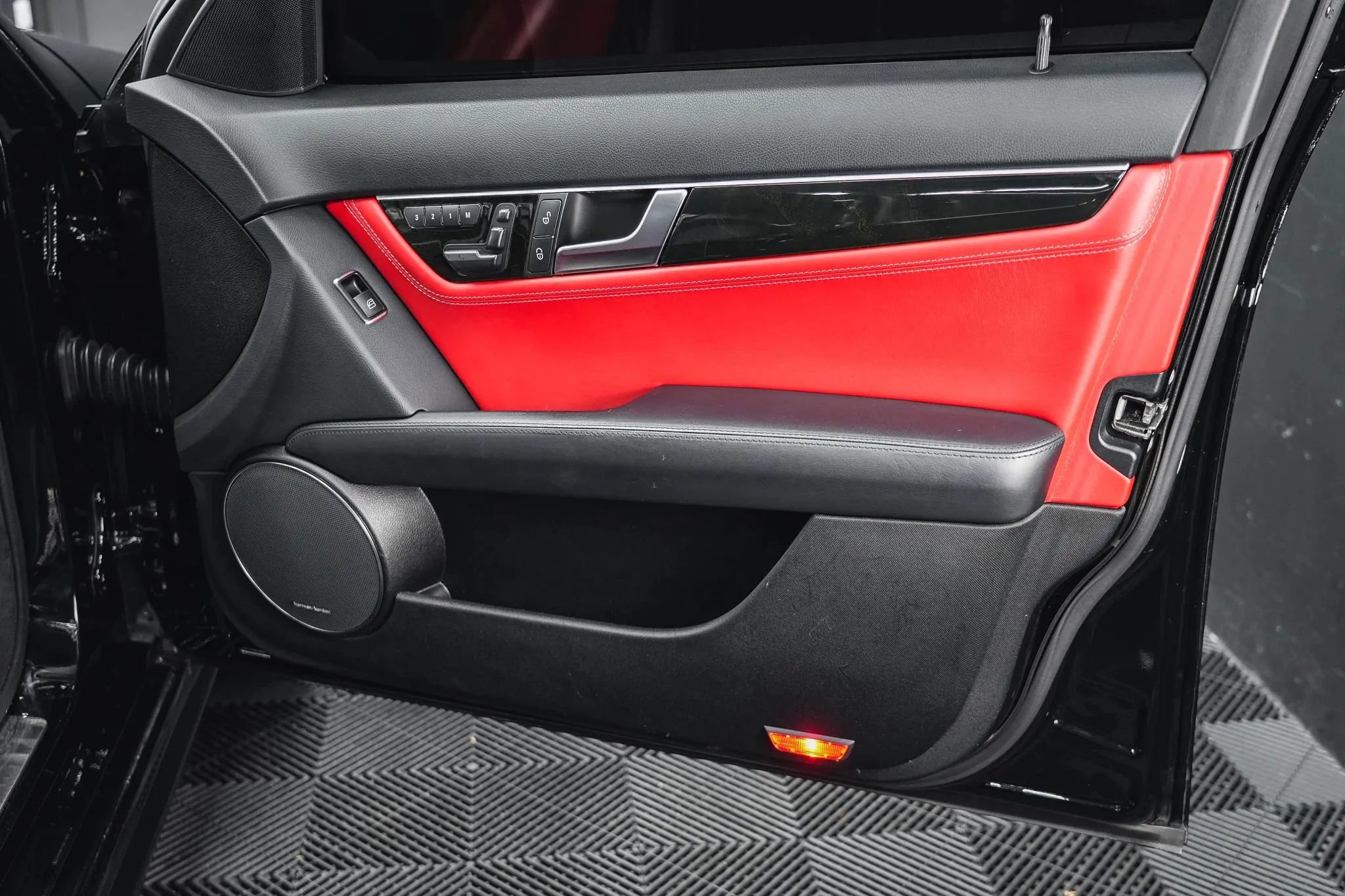 Used 2013 Mercedes-Benz C 63 AMG Sedan image 27