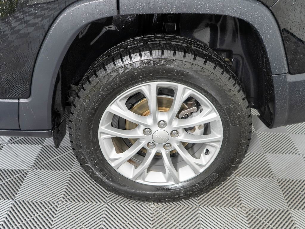 Used 2019 Jeep Cherokee Latitude w/ Popular Appearance Group image 25