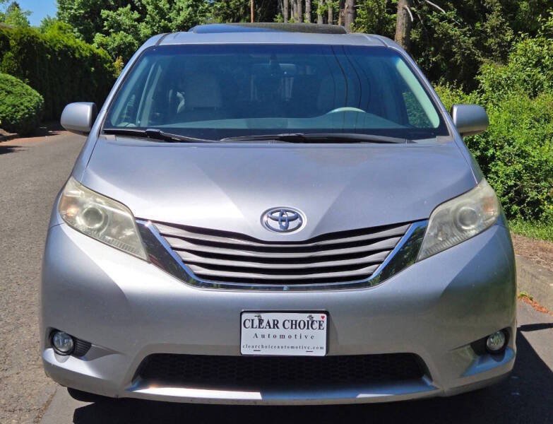 Used 2012 Toyota Sienna XLE w/ Premium Pkg FWD image 10