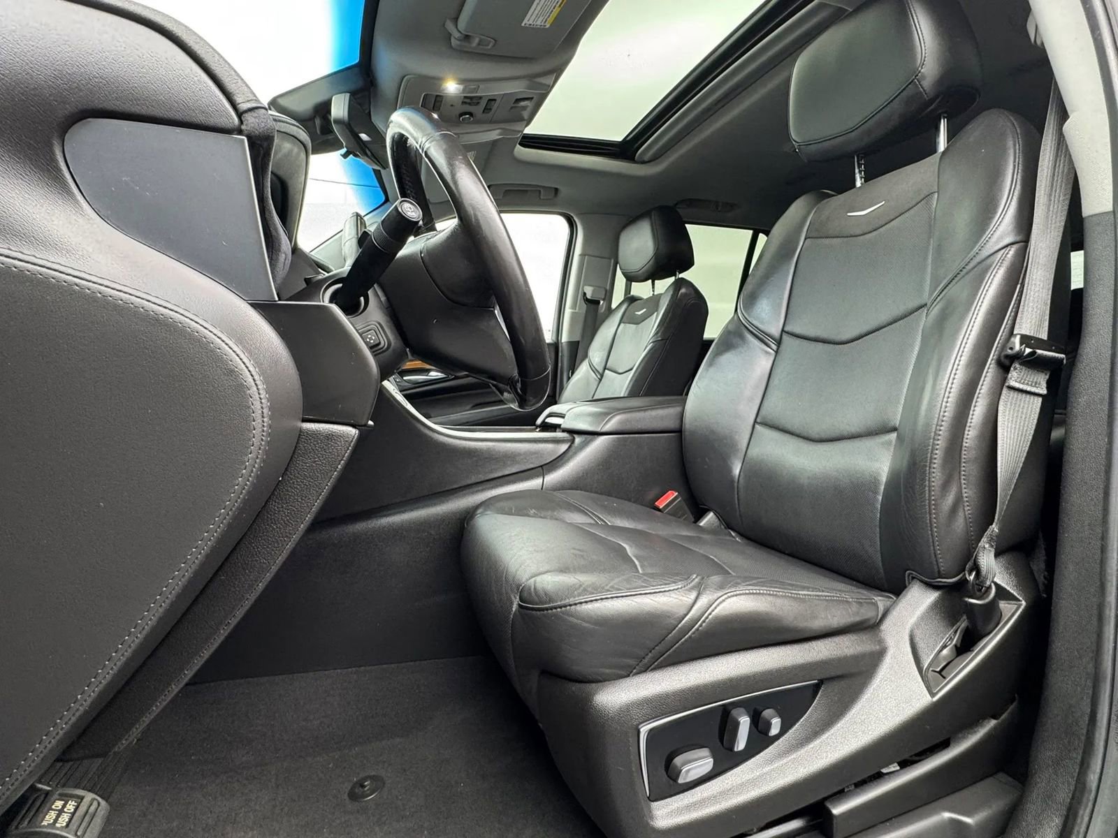 Used 2019 Cadillac Escalade Luxury AWD/4WD image 11