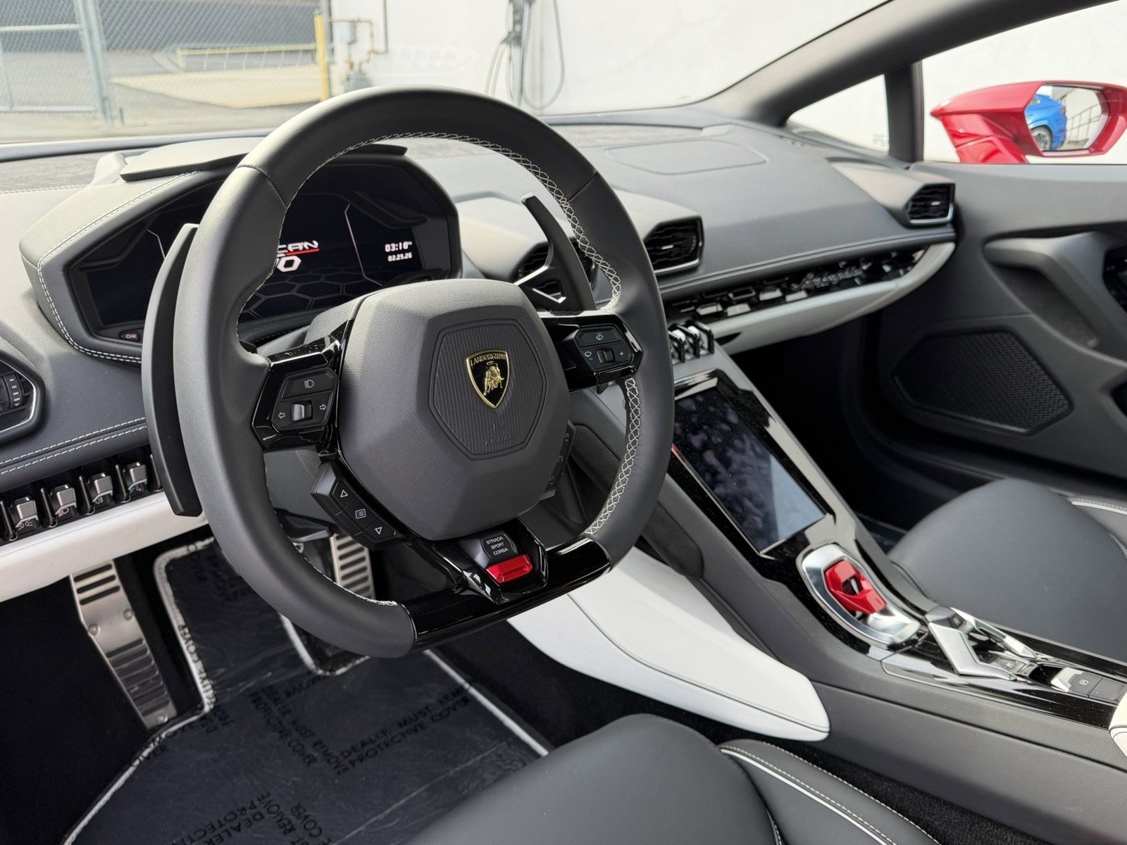 Used 2021 Lamborghini Huracan EVO image 13