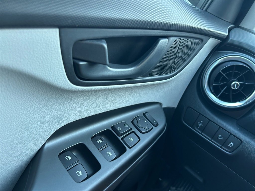 Used 2022 Hyundai Kona SEL image 25