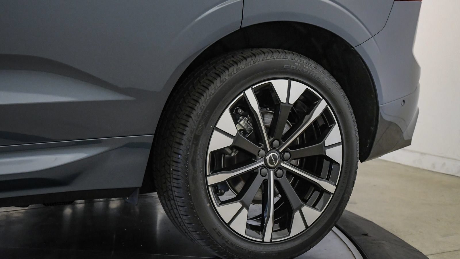 Certified 2026 Volvo XC60 B5 Plus w/ Protection Package Premier AWD/4WD image 11