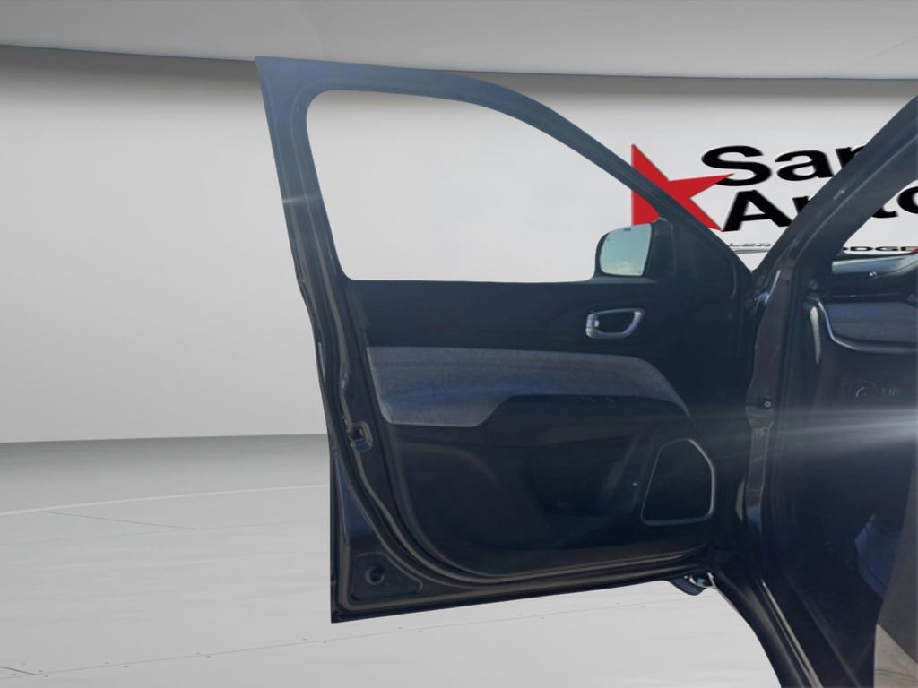 Certified 2024 Jeep Compass Latitude image 29