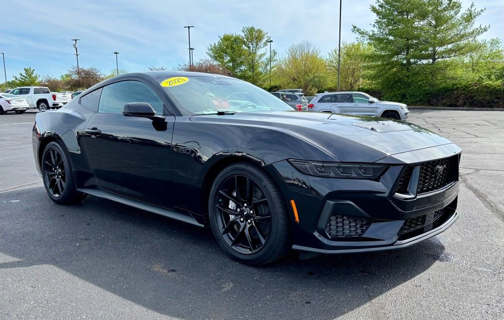 Used 2025 Ford Mustang GT Premium image 9