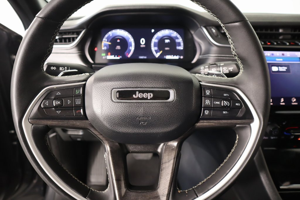 Used 2024 Jeep Grand Cherokee Limited w/ Black Appearance Package image 3
